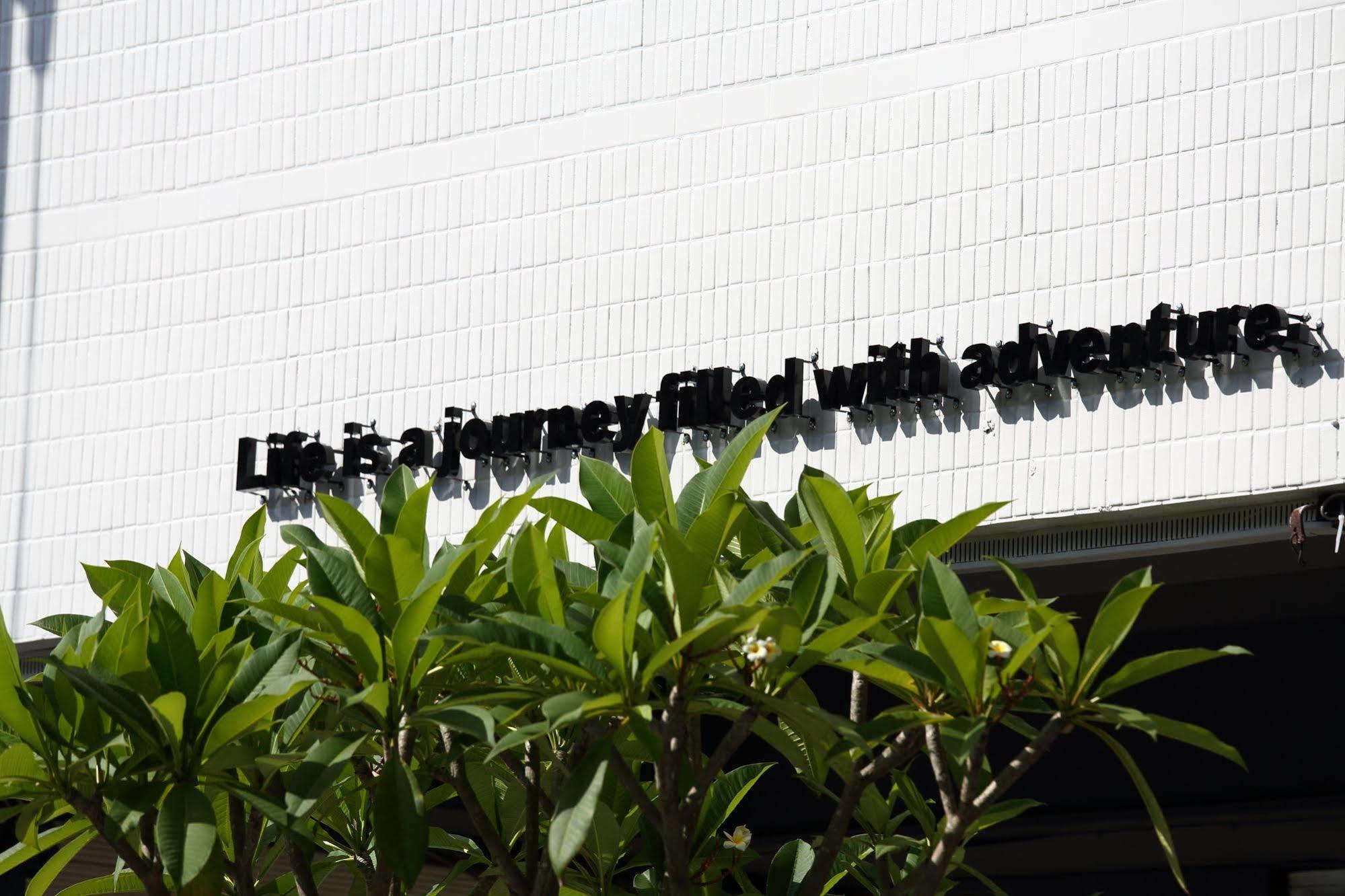 角舍背包客棧 -近火車站 Hualien City Exterior foto